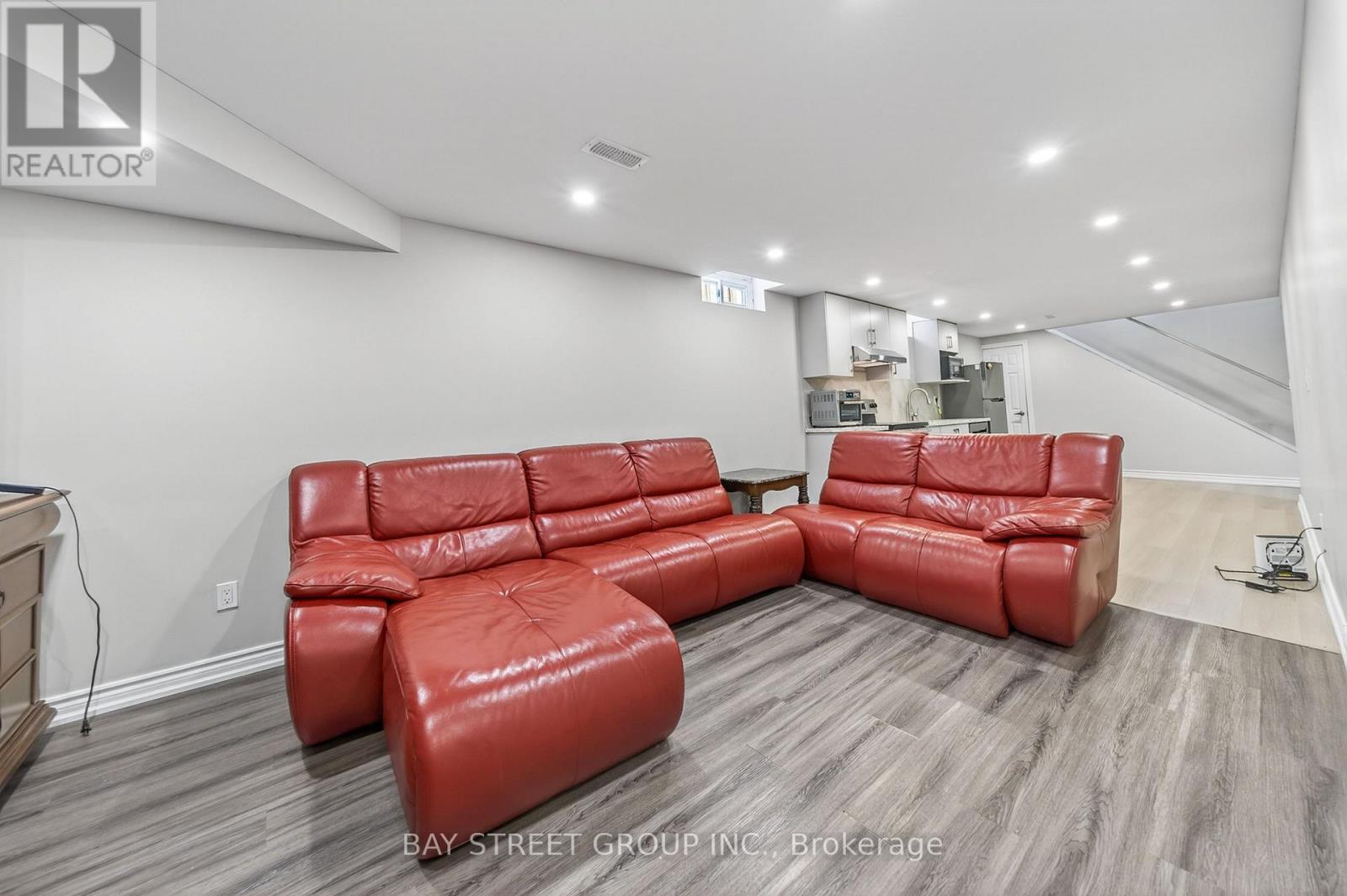 33 WINBORNE ROAD - 38