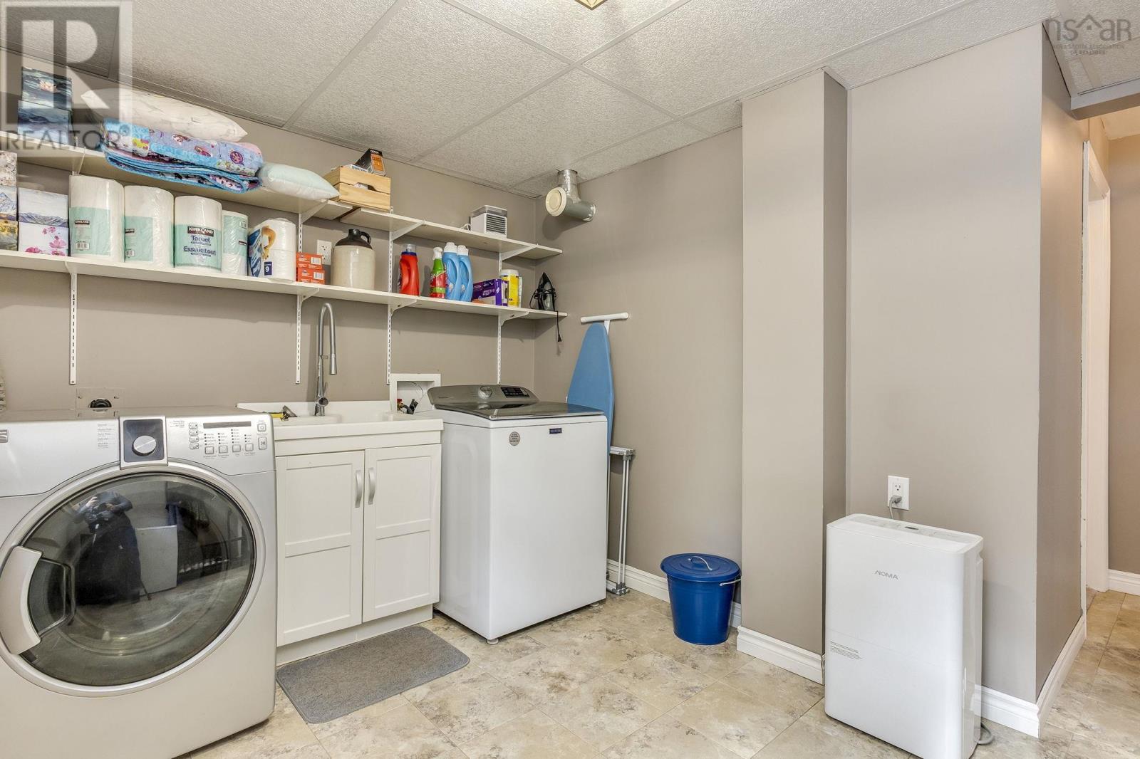 868 Shawn Drive — photo 32