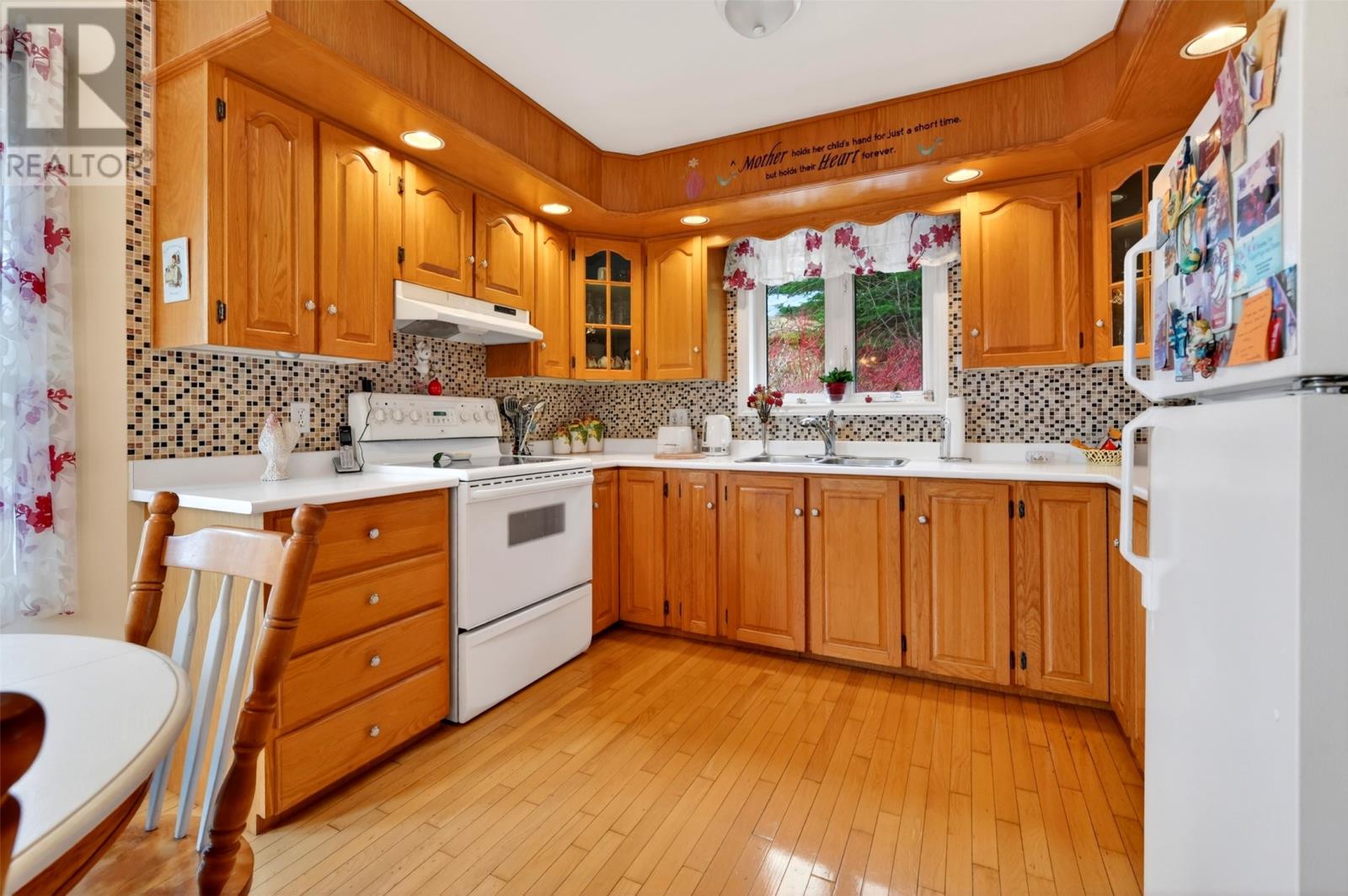 940 St Thomas Line - 11