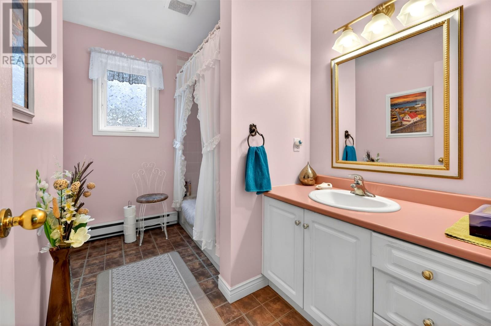 940 St Thomas Line - 17