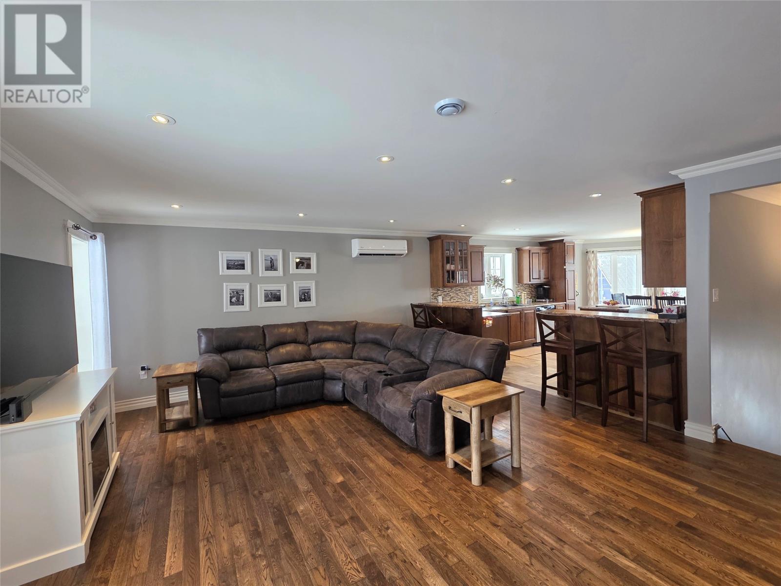 16 Shamrock Crescent - 11