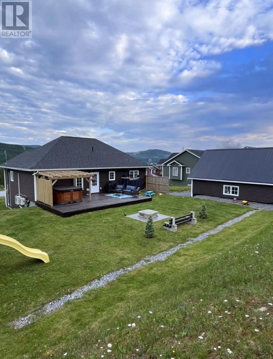 16 Shamrock Crescent - Image 2