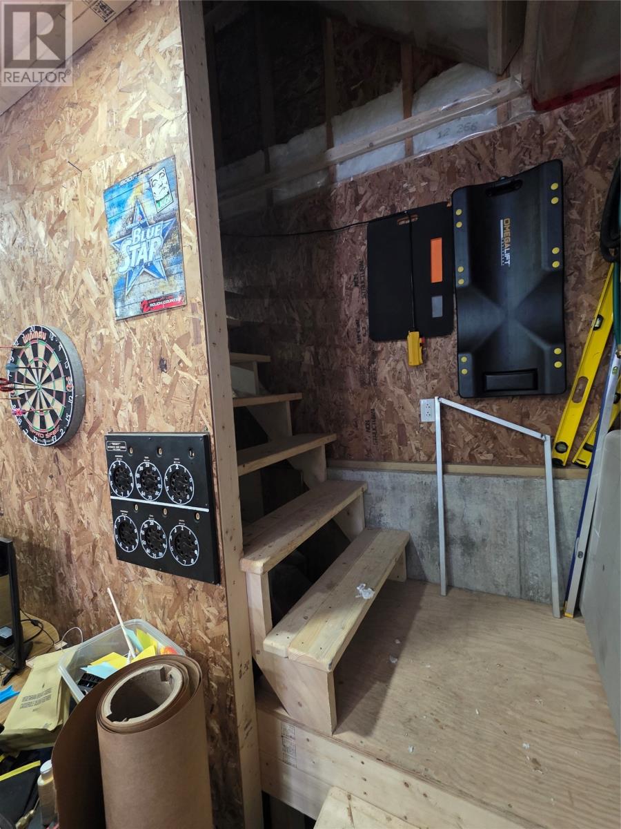 16 Shamrock Crescent - 34