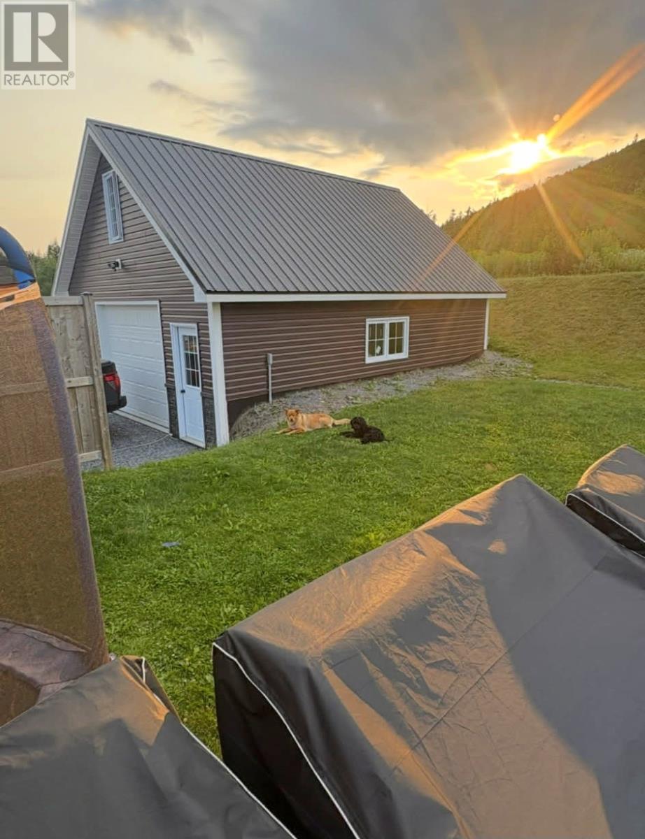 16 Shamrock Crescent - 5