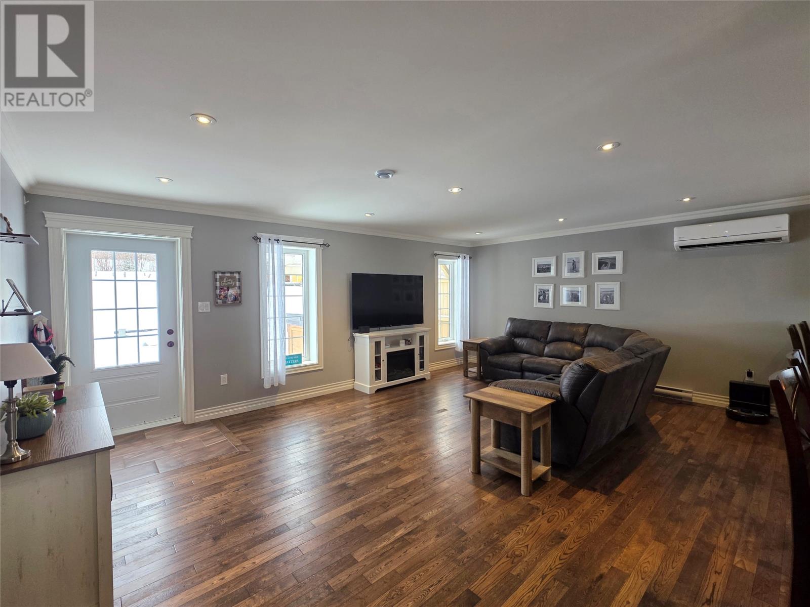 16 Shamrock Crescent - 8