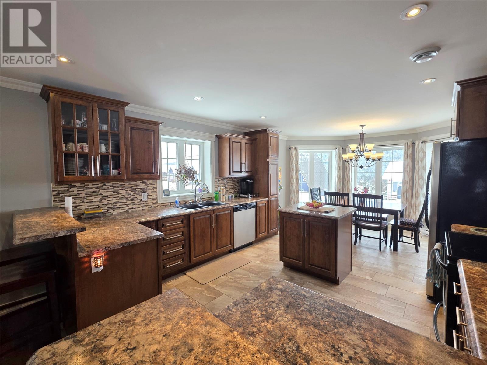 16 Shamrock Crescent - 9