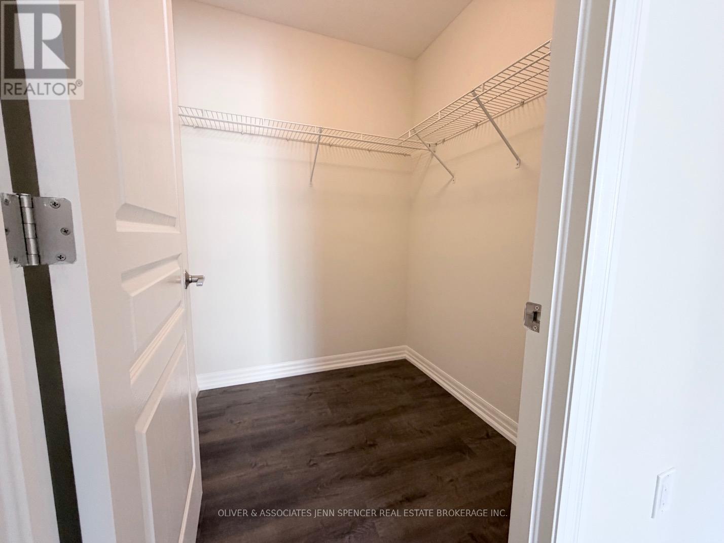 908 - 905 SOUTHDALE ROAD W Property Photo