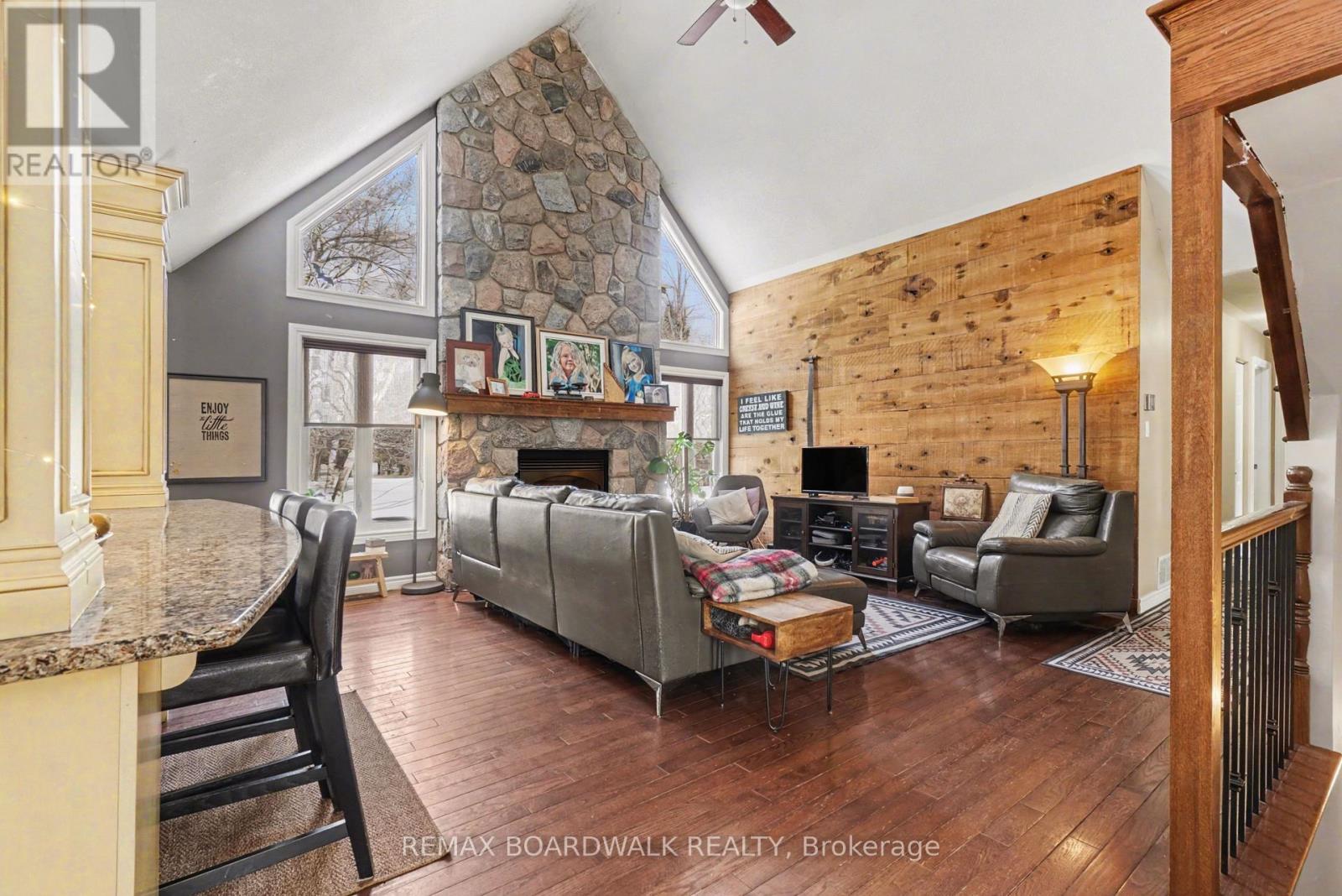 70 LINDA STREET - 2