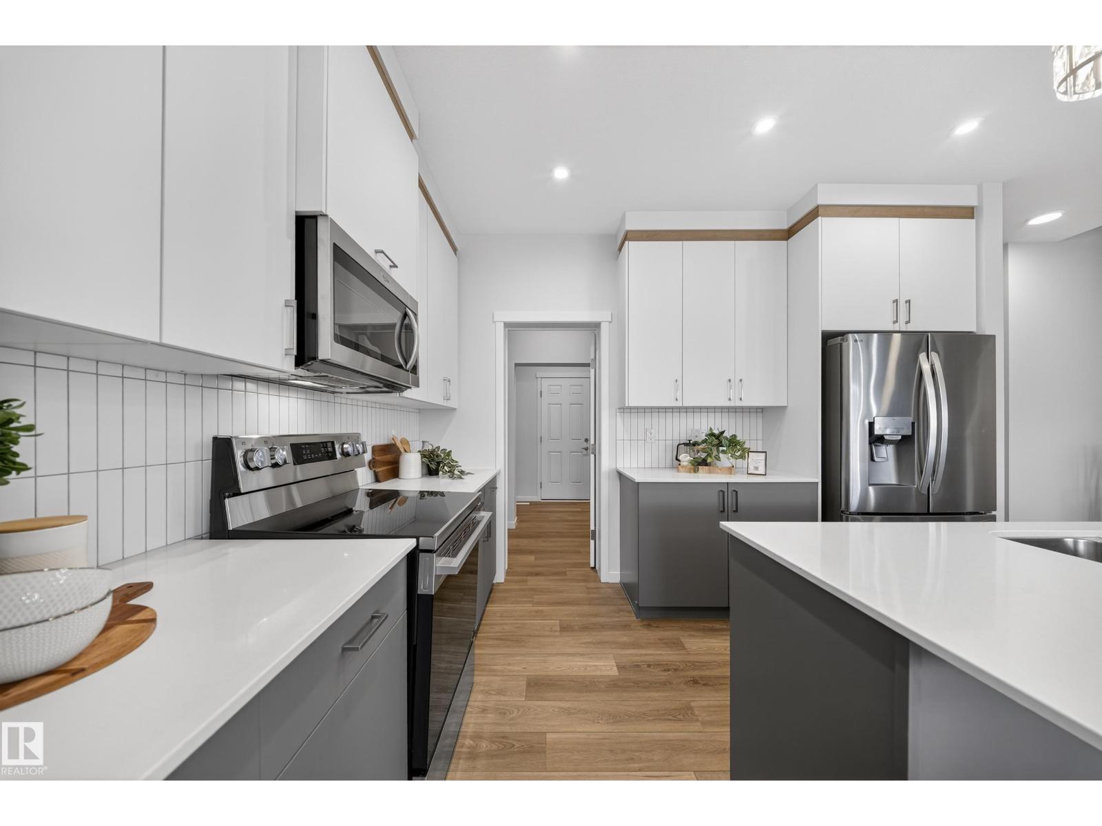 20723 24 AV NW, Edmonton