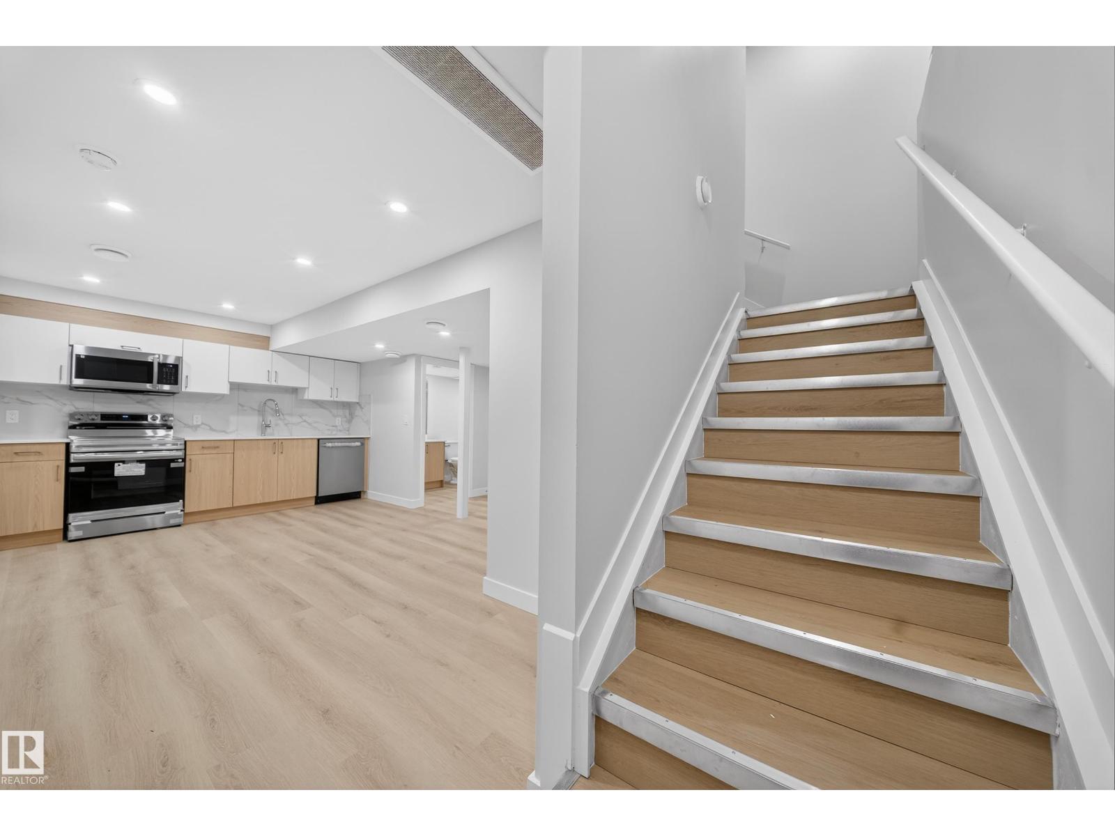 20723 24 AV NW, Edmonton