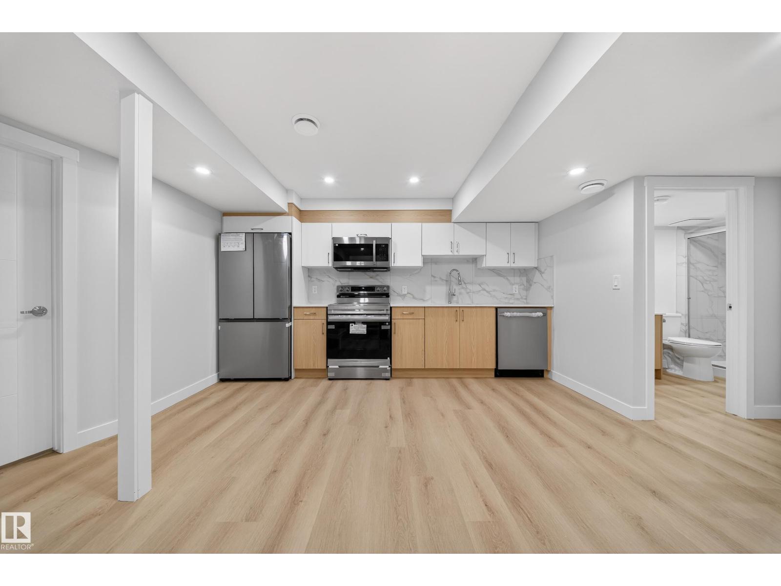 20723 24 AV NW, Edmonton