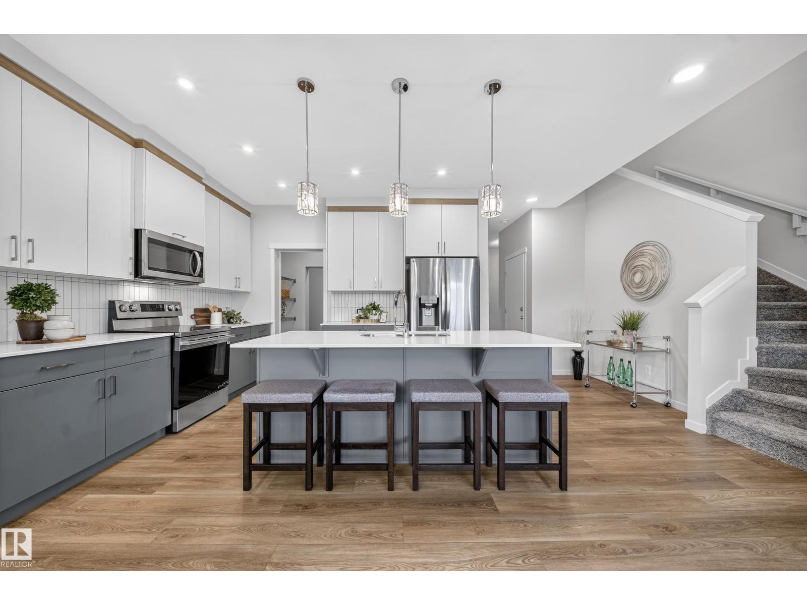 20723 24 AV NW, Edmonton