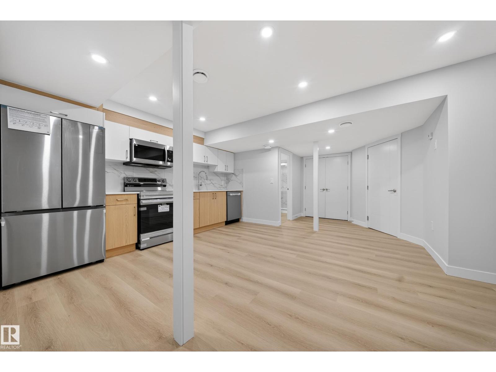 20723 24 AV NW, Edmonton