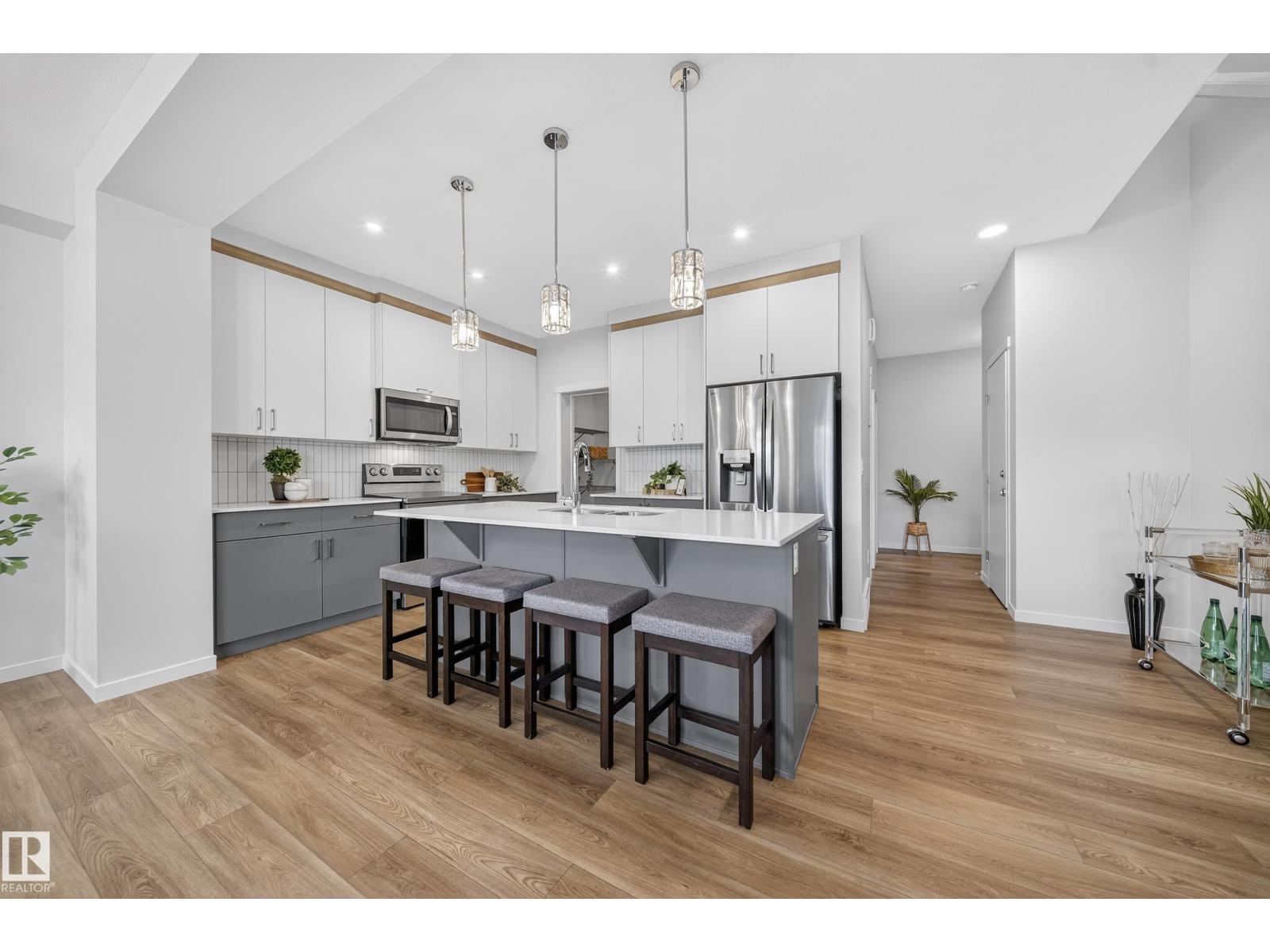 20723 24 AV NW, Edmonton