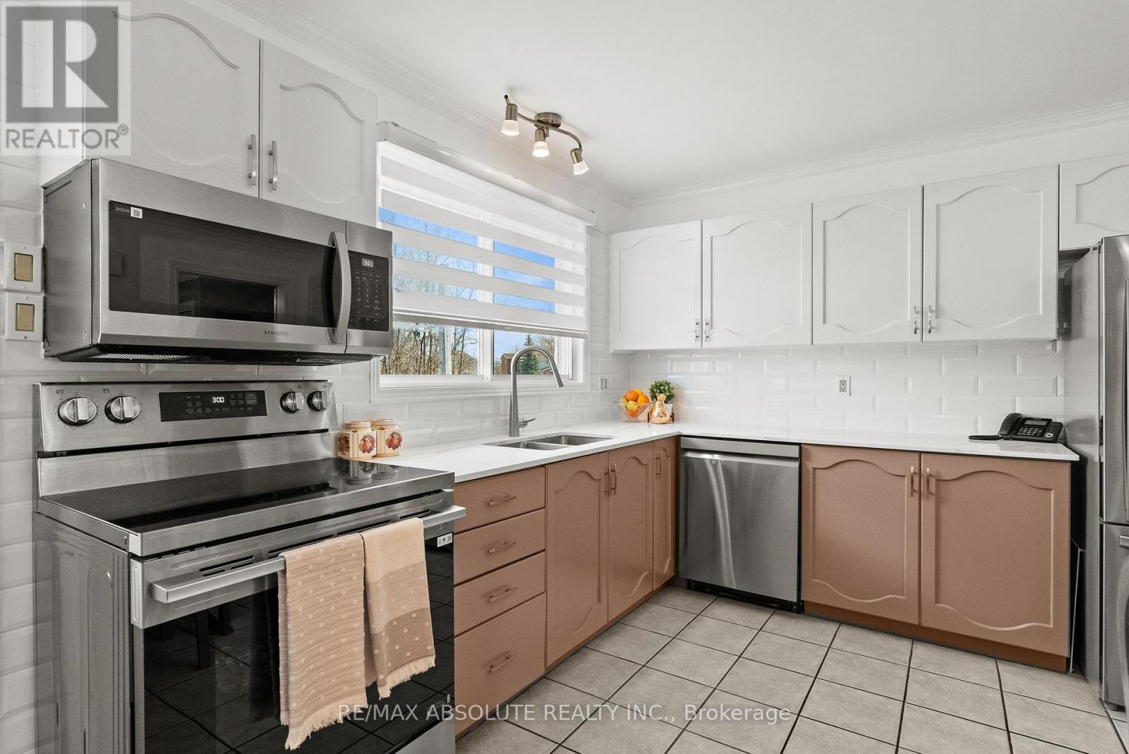 260 ALLAN DRIVE — photo 15