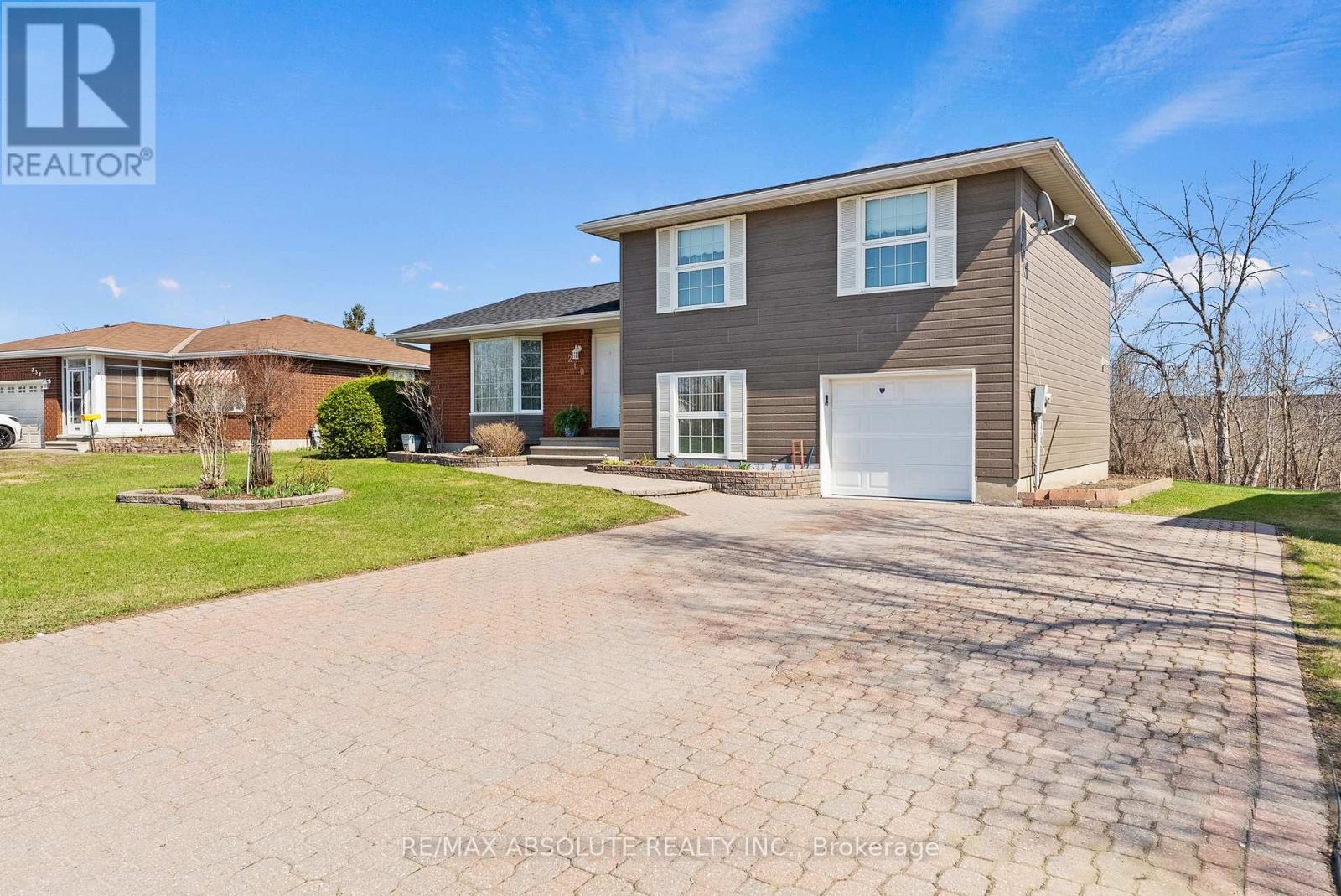 260 ALLAN DRIVE — photo 2