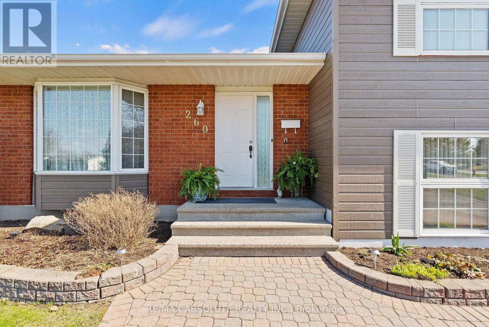 260 ALLAN DRIVE — photo 3
