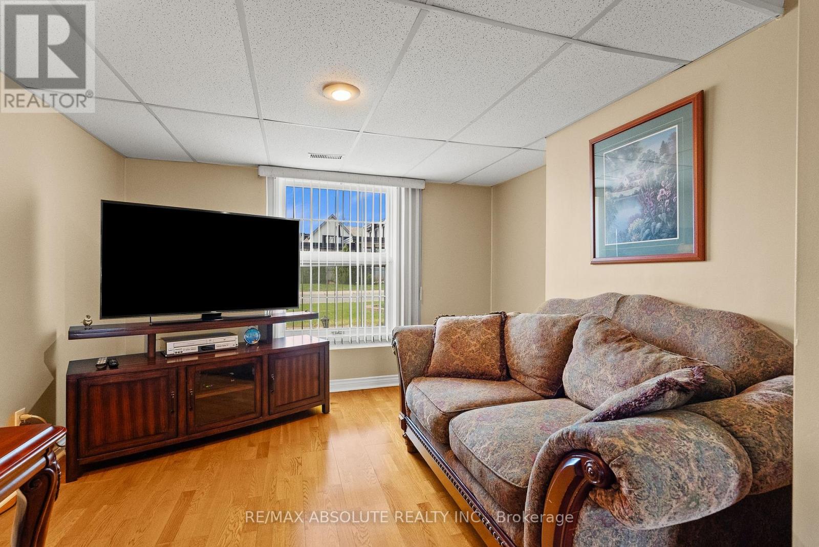 260 ALLAN DRIVE — photo 32