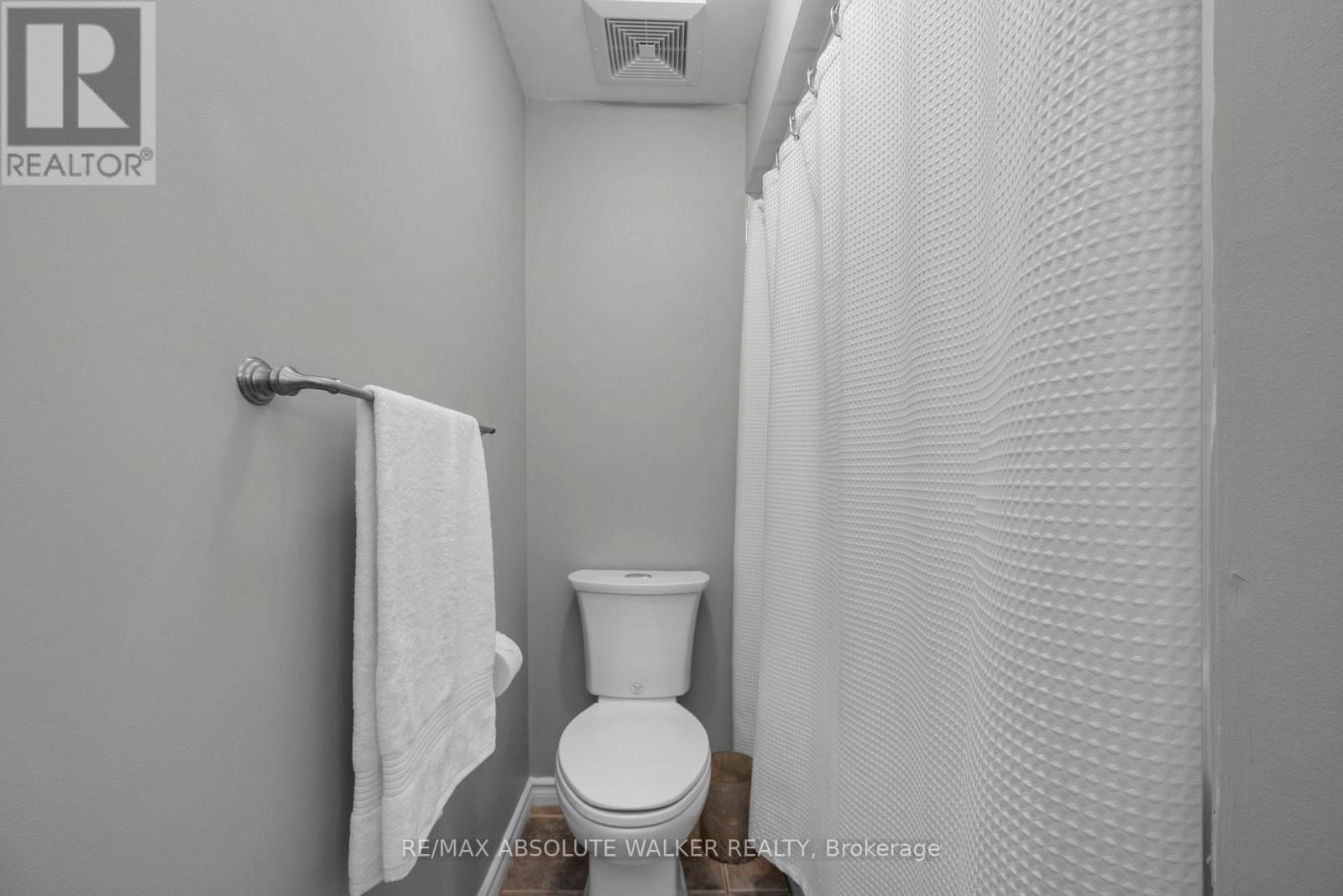 38B - 782 ST. ANDRE DRIVE — photo 44