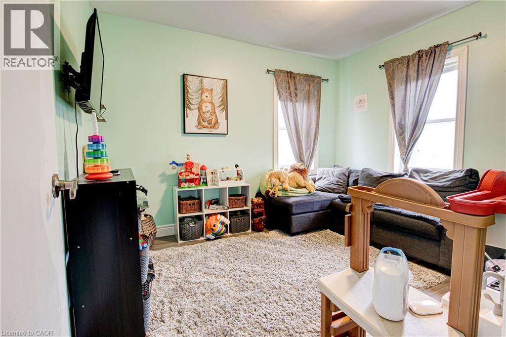 78 PRICE Avenue — photo 16
