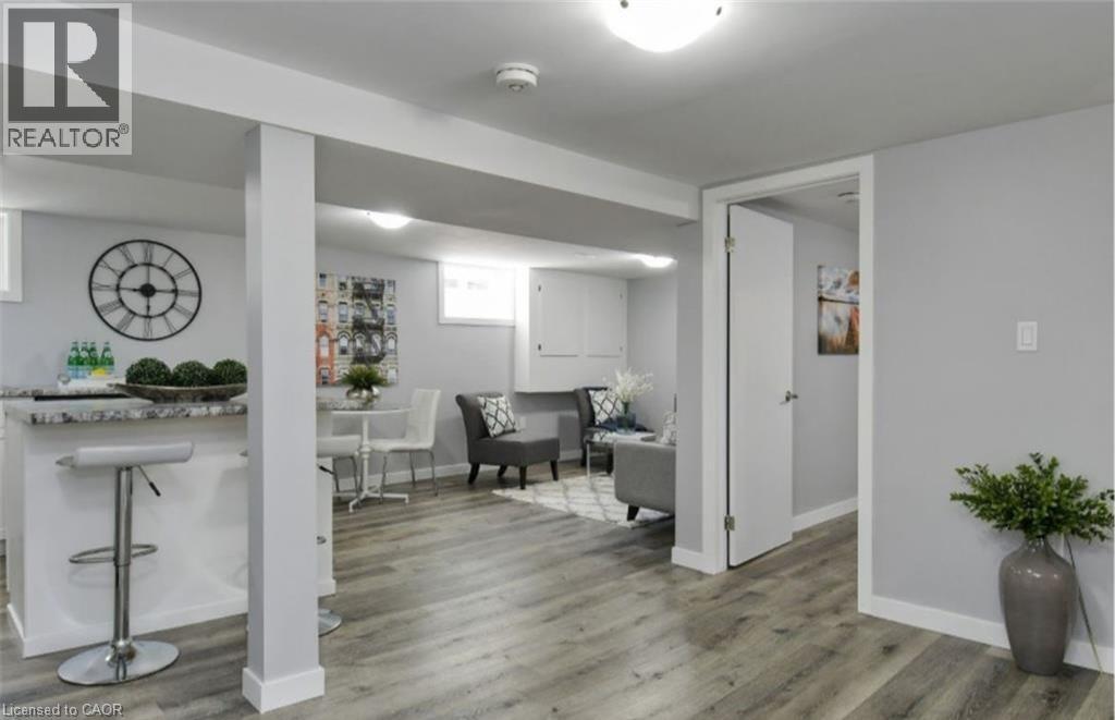 78 PRICE Avenue — photo 32