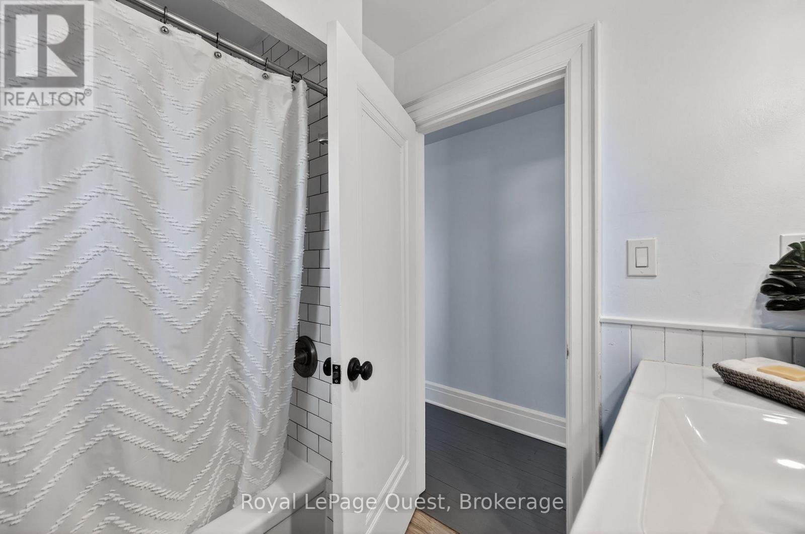 109 BRANT STREET E - 38
