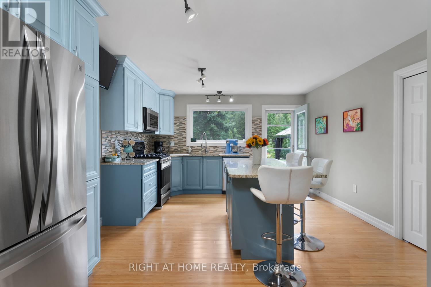 Stunning kitchen with centre island