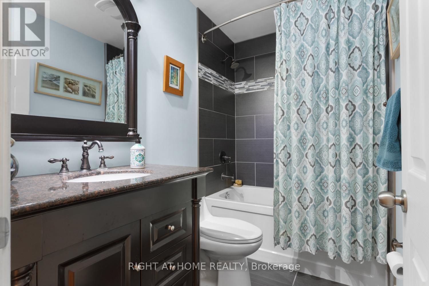 2nd bathroom - 4 piece