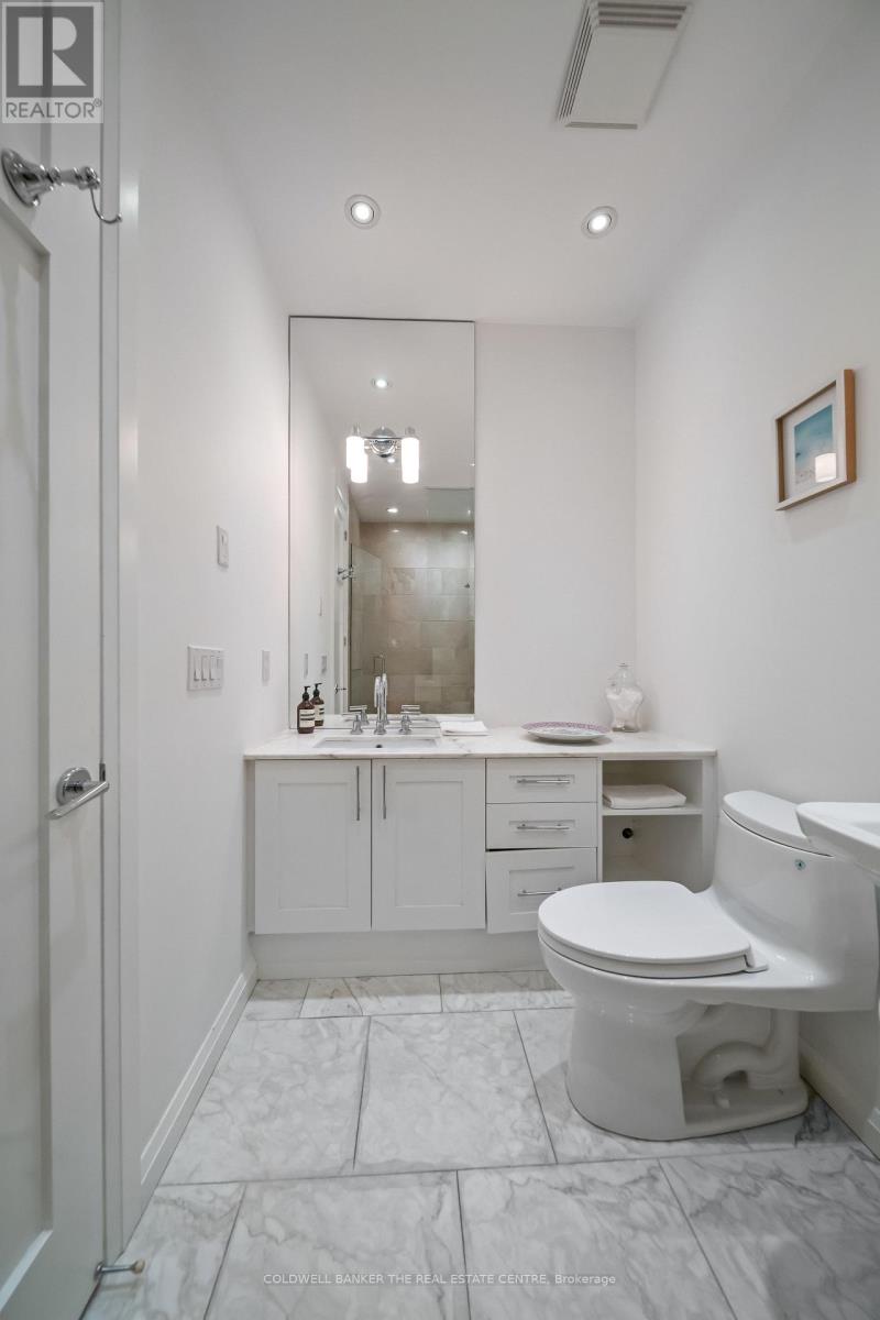#206 447 WALMER ROAD - 32
