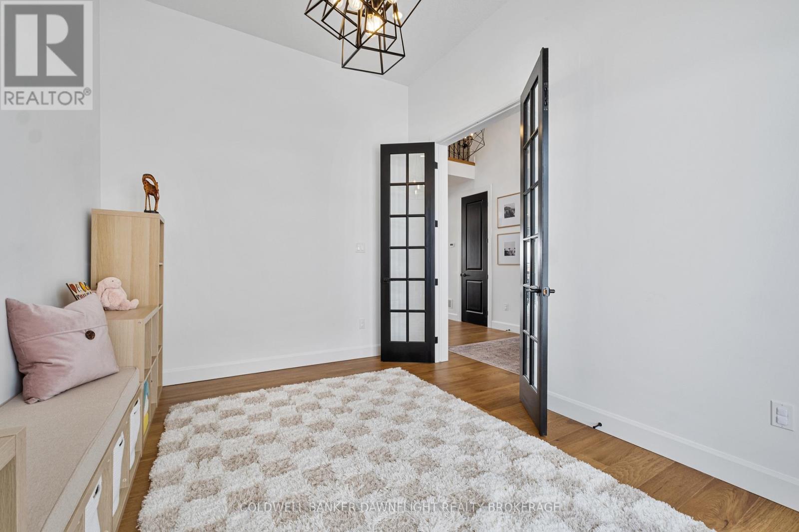 160 FOXBOROUGH PLACE - 5