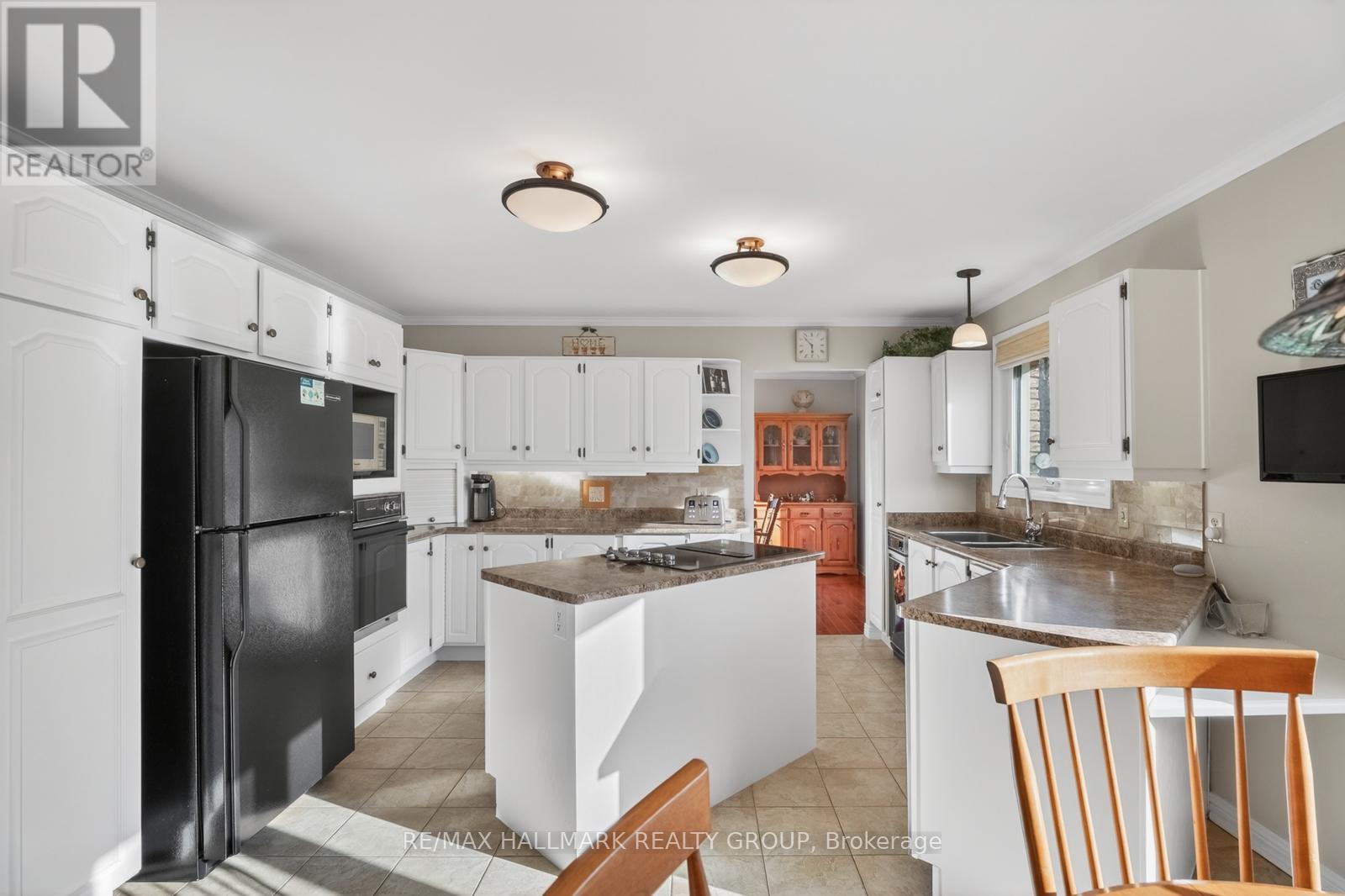 1376 MACDONALD ROAD - 12