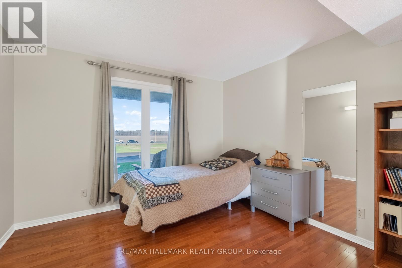 1376 MACDONALD ROAD - 16