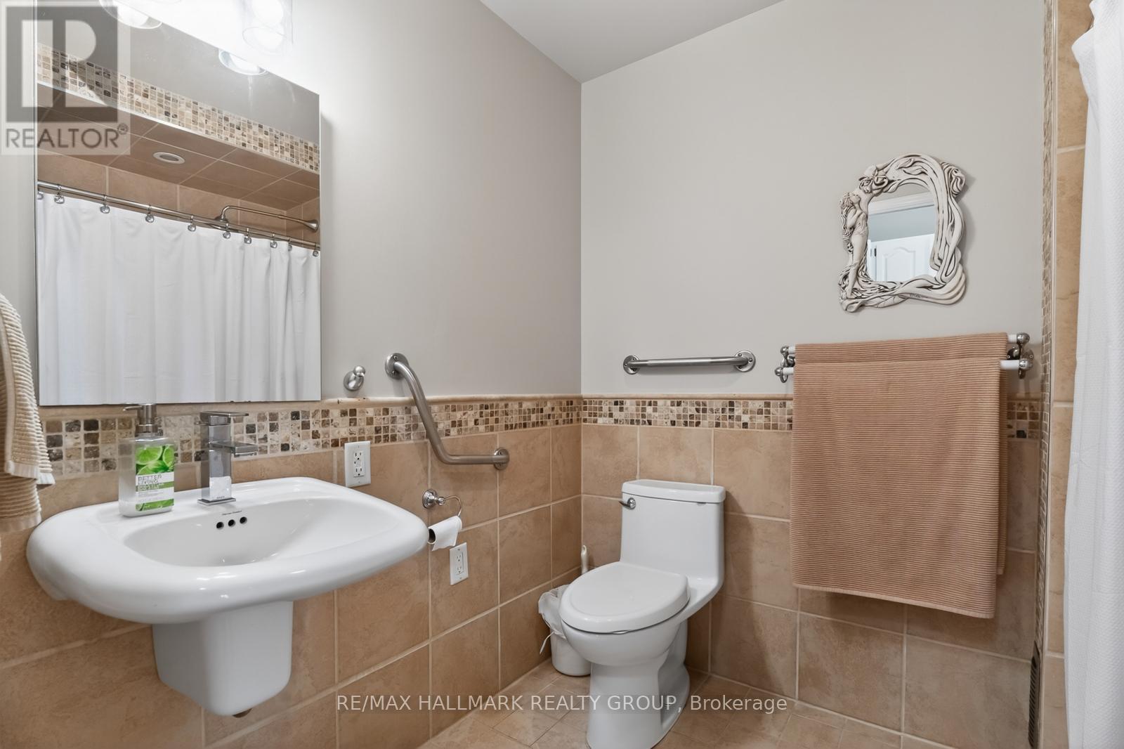 1376 MACDONALD ROAD - 17