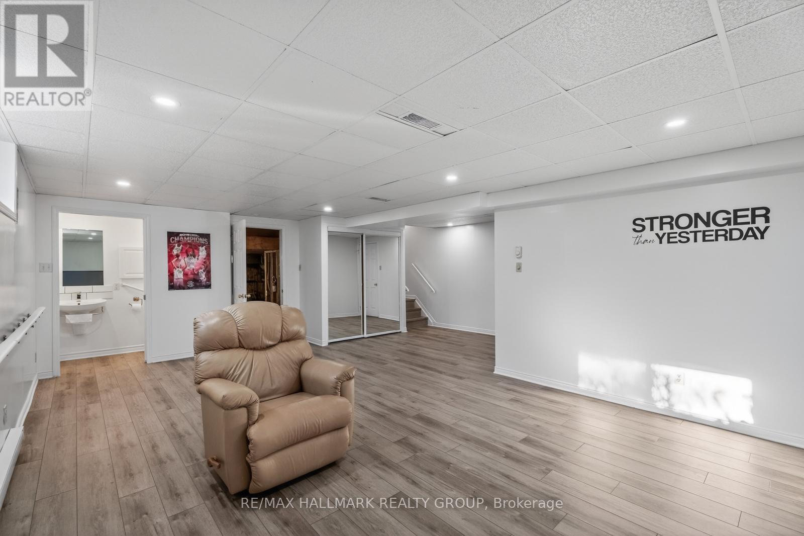 1376 MACDONALD ROAD - 31