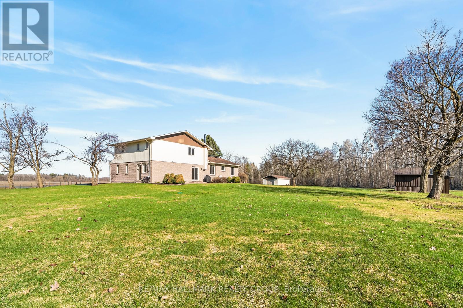 1376 MACDONALD ROAD - 40