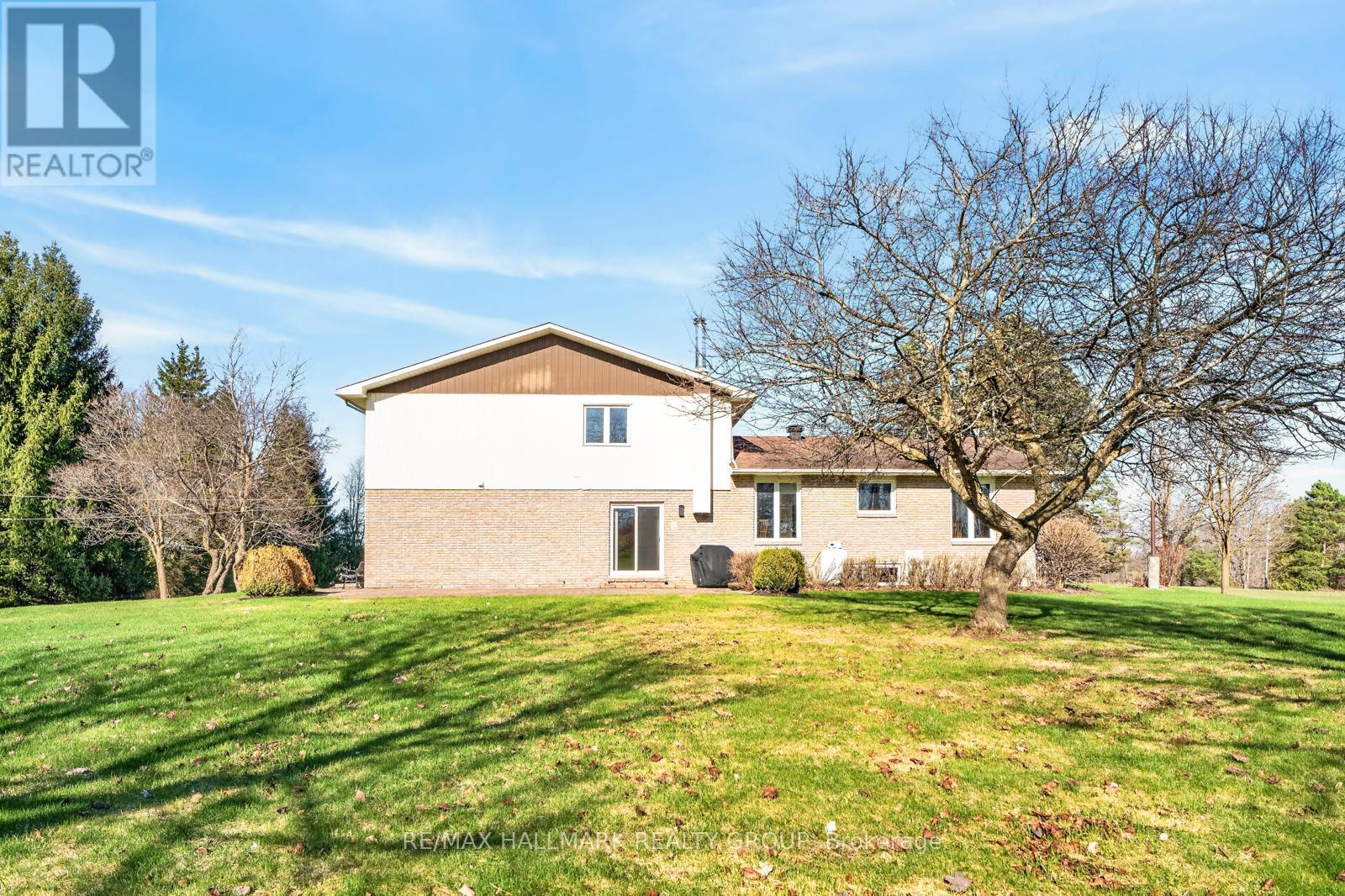 1376 MACDONALD ROAD - 41