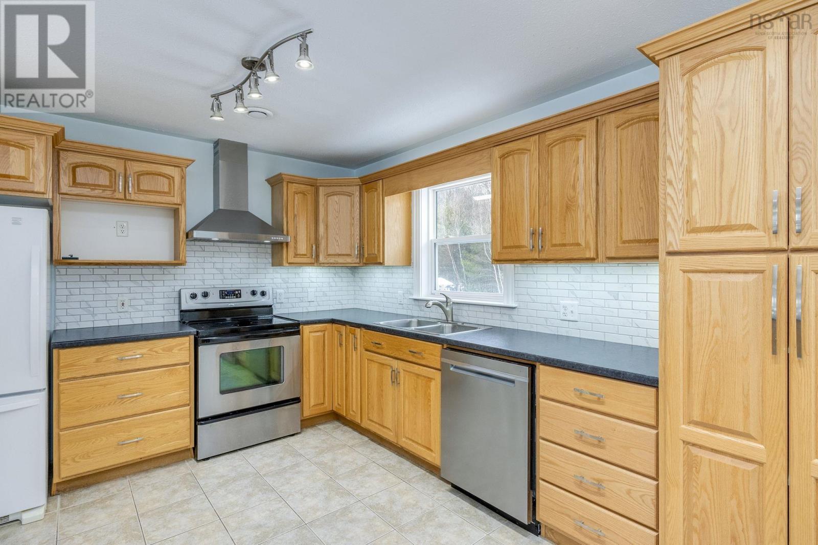 10 Cameron Drive — photo 12