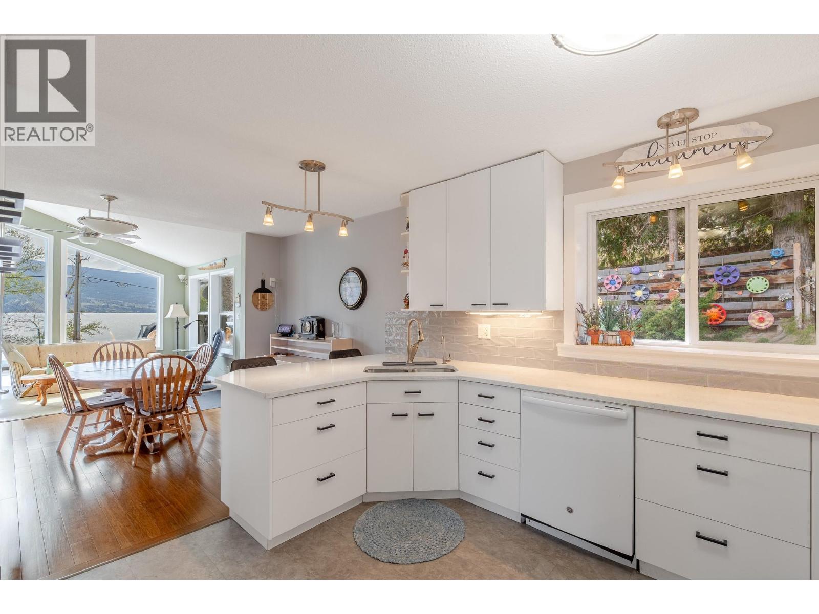 7315 HIGGIN Avenue, Summerland