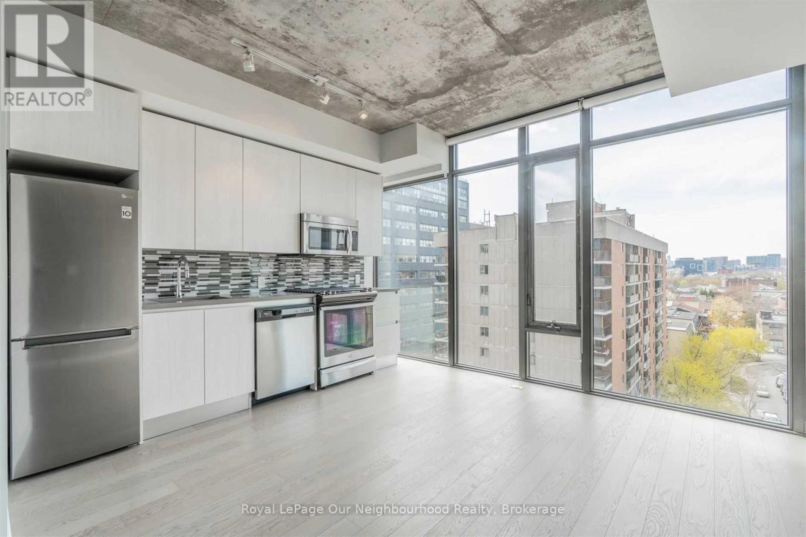 Listing photo of 806 - 111 BATHURST STREET
