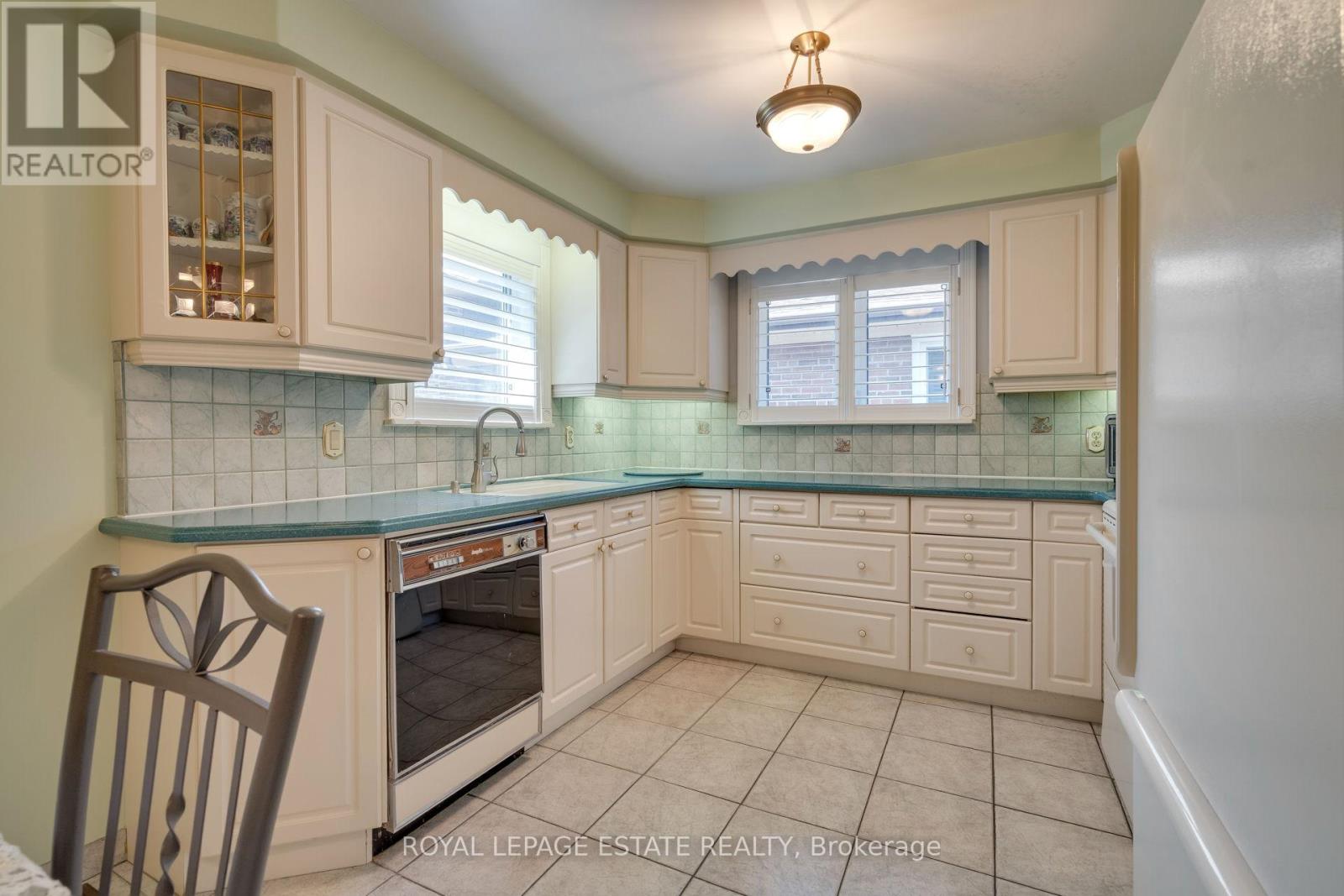 17 ALTAIR AVENUE — photo 9