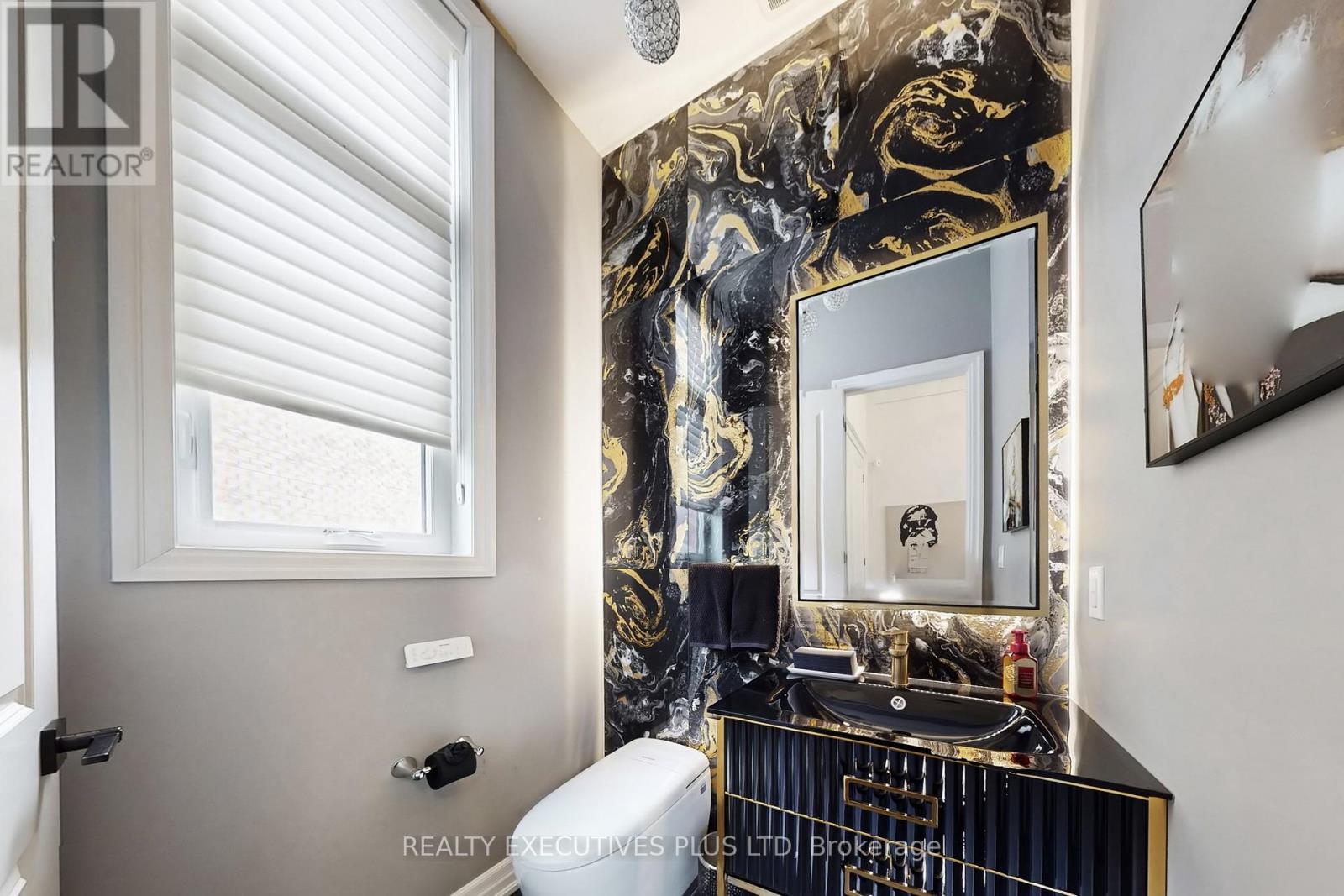 Luxurious Powder Room W / Automated Toilet