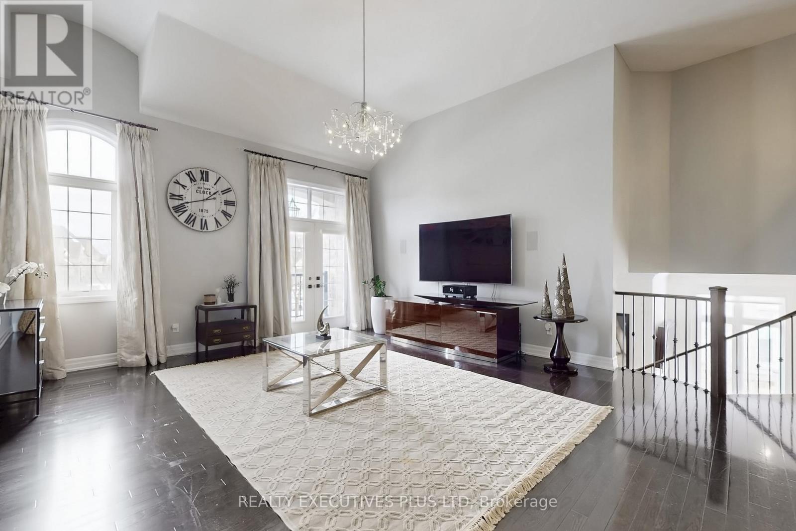In-Between X-Large Family Room