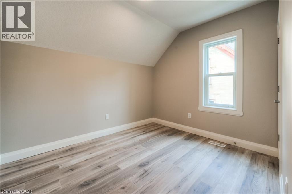 58 CEDAR Street N, Kitchener, Ontario, N2H2X1 — Photo 10