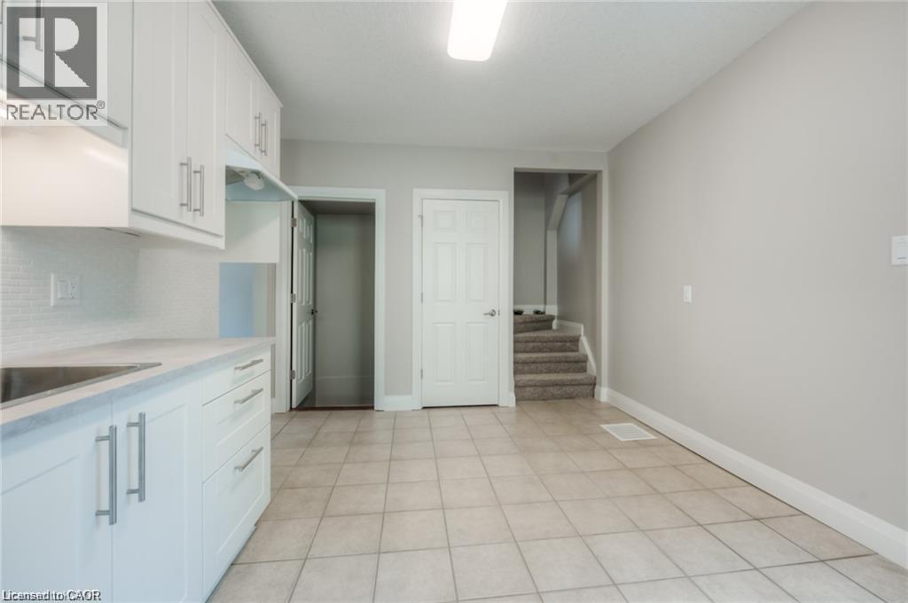58 CEDAR Street N, Kitchener, Ontario, N2H2X1 — Photo 16