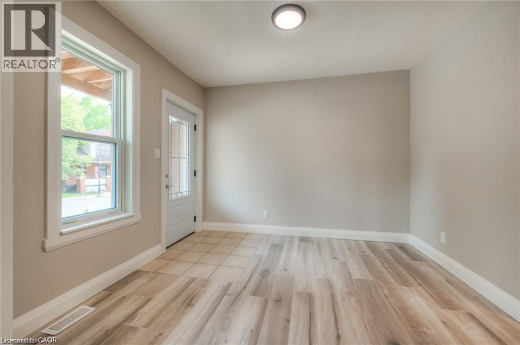 58 CEDAR Street N, Kitchener, Ontario, N2H2X1 — Photo 2