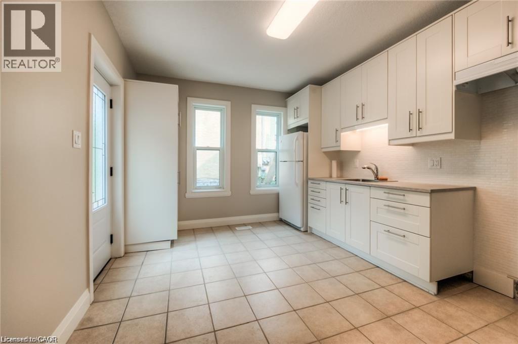 58 CEDAR Street N, Kitchener, Ontario, N2H2X1 — Photo 4