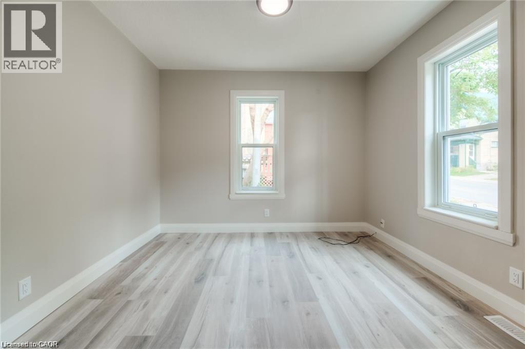 58 CEDAR Street N, Kitchener, Ontario, N2H2X1 — Photo 6