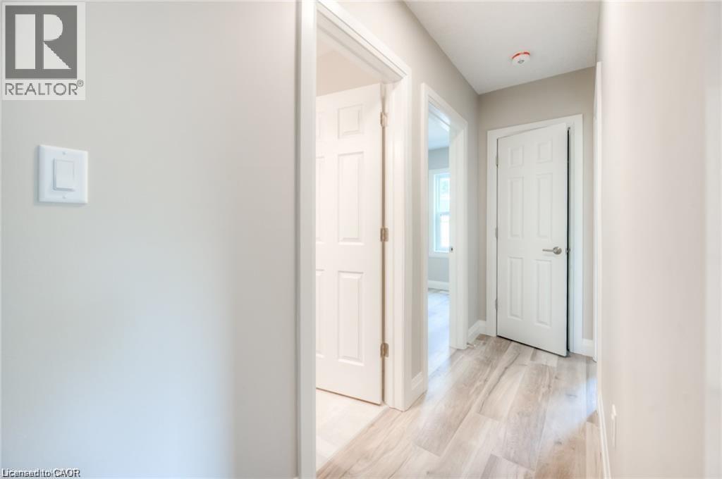 58 CEDAR Street N, Kitchener, Ontario, N2H2X1 — Photo 8