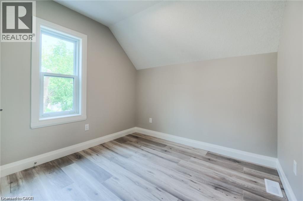 58 CEDAR Street N, Kitchener, Ontario, N2H2X1 — Photo 9
