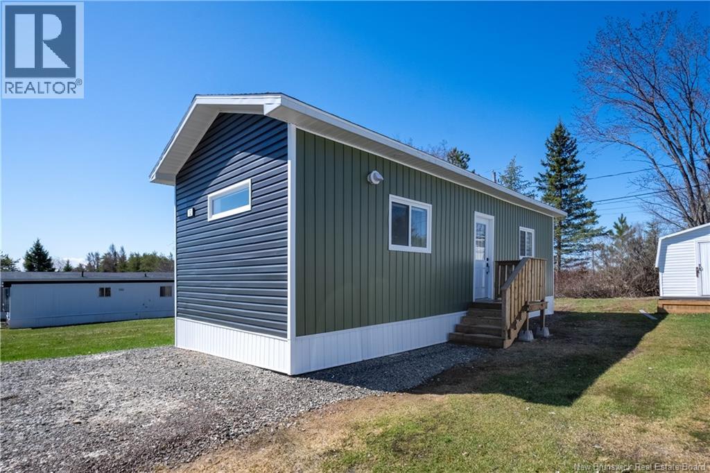 32 Carolyn Crescent - 1